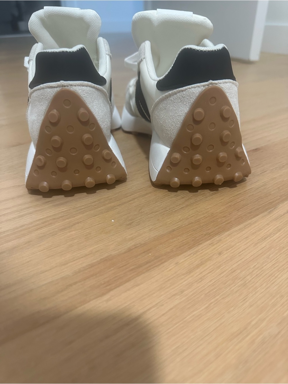 Women’s size 8 - Picture 4 of 4